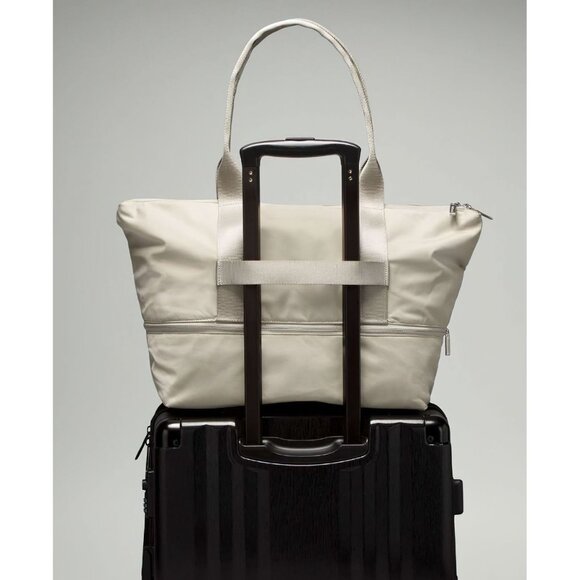 Lululemon Women's City Adventurer Tote 27L Raw Linen Beige OS - Picture 14 of 14